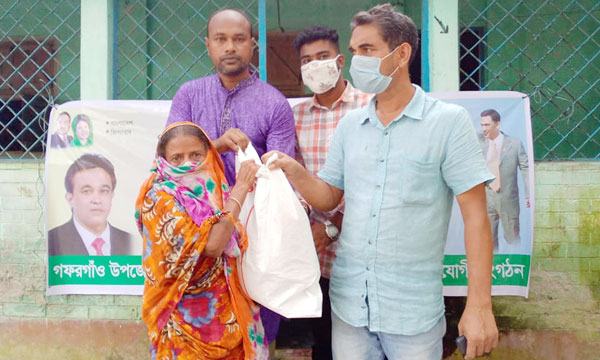 গফরগাঁওয়ে অসহায় মানুষের মাঝে বিএনপি নেতার ঈদ খাদ্য সামগ্রী বিতরণ