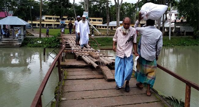 একটি সেতু ভেঙে ভাণ্ডারিয়ার পাঁচ গ্রামের হাজারো মানুষ