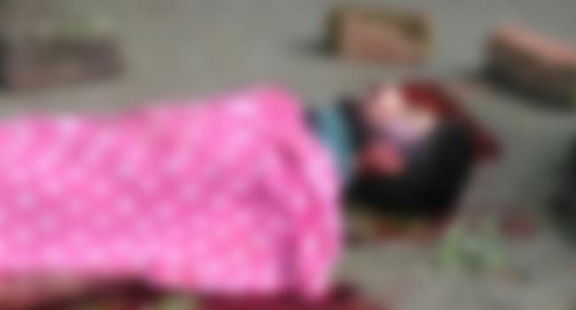 খুলনায় স্ত্রীর সাথে ঘুমিয়ে থাকা যুবককে গলা কেটে হত্যা