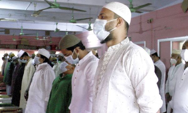 করোনা মহামারিতে সবাইকে সাবধানে থাকার আহ্বান মাশরাফির