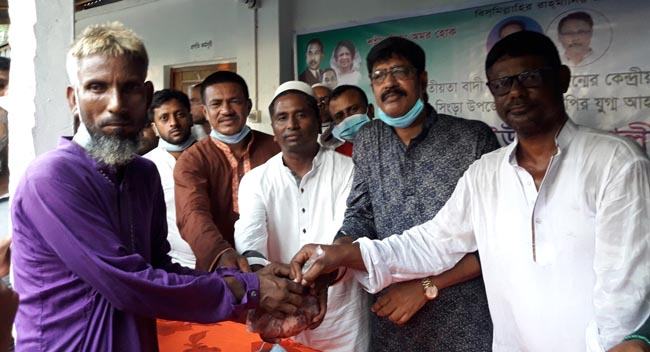 সিংড়ায় বানভাসী মানুষের সাথে বিএনপির ঈদ উদযাপন