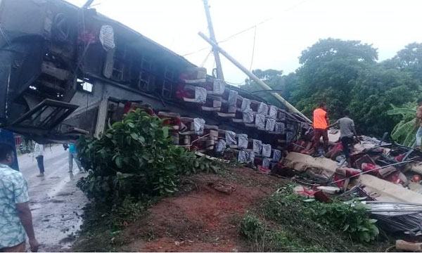 চান্দিনায় বাস উল্টে নিহত ২