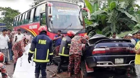 মর্মান্তিক সড়ক দুর্ঘটনায় ৫ সদস্যের পরিবারের কেউই বেঁচে থাকল না