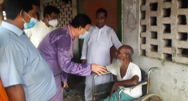 বগুড়ায় এমপি মোশারফের ঈদের শুভেচ্ছা বিনিময়