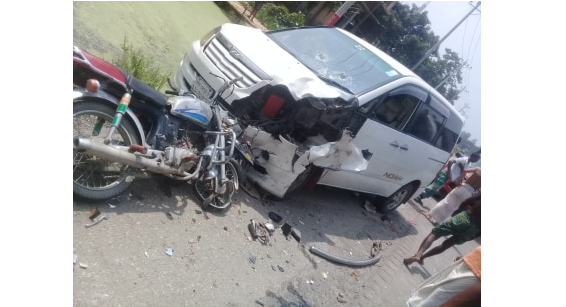 বগুড়ায় মোটরসাইকেল ও প্রাইভেটকারের মুখোমুখি সংঘর্ষ