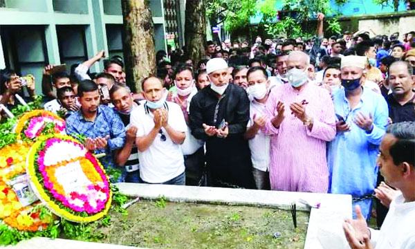 আব্দুল মতিন চৌধুরীর মৃত্যুবার্ষিকীতে বিএনপির দোয়া ও পুষ্পস্তবক অর্পণ