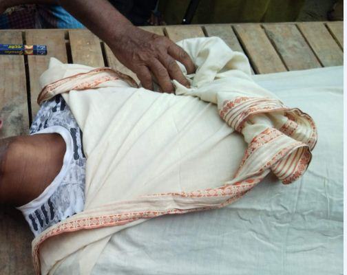 ঘরের ভেতর যুবকের ঝুলন্ত লাশ