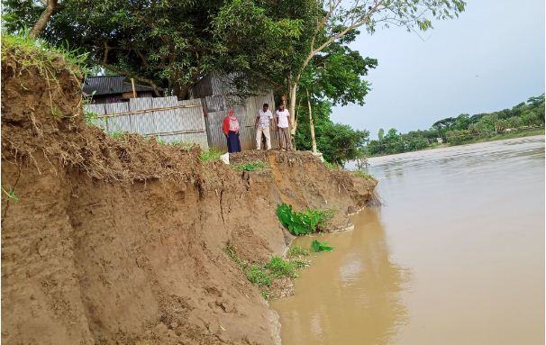 ভোগাই নদীর ভাঙ্গনের কবলে আড়াইআনি ও চকপড়া