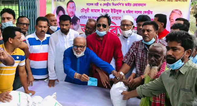 ফরিদপুরে বন্যায় ক্ষতিগ্রস্ত ৬০০ পরিবারে ত্রাণ দিলেন বিএনপি নেতা কামাল ইউসুফ