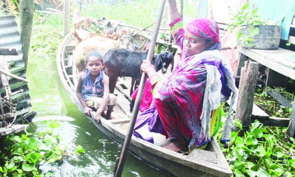 বানভাসি মানুষের পাশে নেই জনপ্রতিনিধিরা