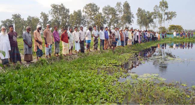 কাজলী বিলে অপরিকল্পিত বাঁধ হাজার বিঘা জমিতে জলাবদ্ধতা