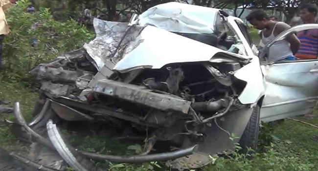 কুড়িগ্রামে বাসচাপায় একই পরিবারের ৩ জনসহ প্রাইভেটকারের ৪ যাত্রী নিহত