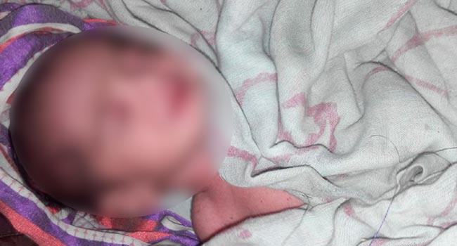 যশোরে রাস্তার পাশ থেকে মেয়ে শিশু উদ্ধার