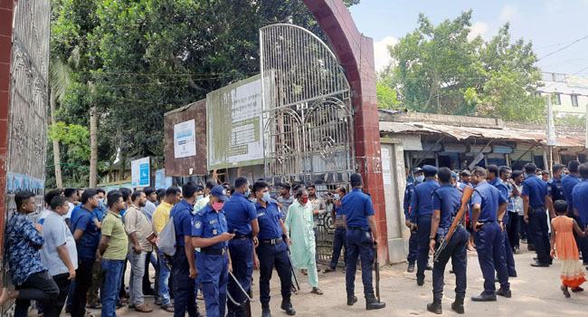 ধুনটে ছাত্রলীগ নেতাকে মারধর যুবলীগের এক নেতা আটক
