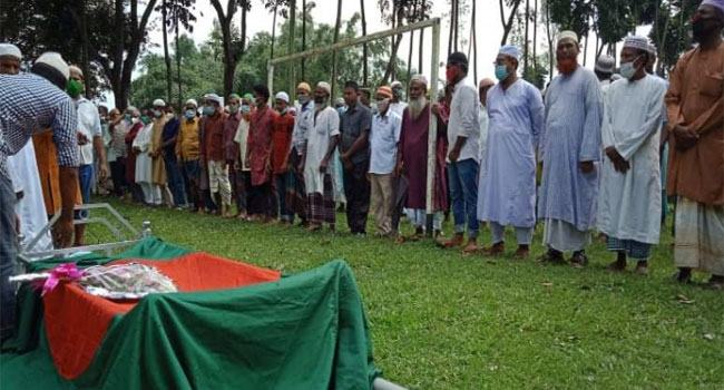 রাষ্ট্রীয় মর্যাদায় বীর মুক্তিযোদ্ধা দবিরুল ইসলামের দাফন সম্পন্ন