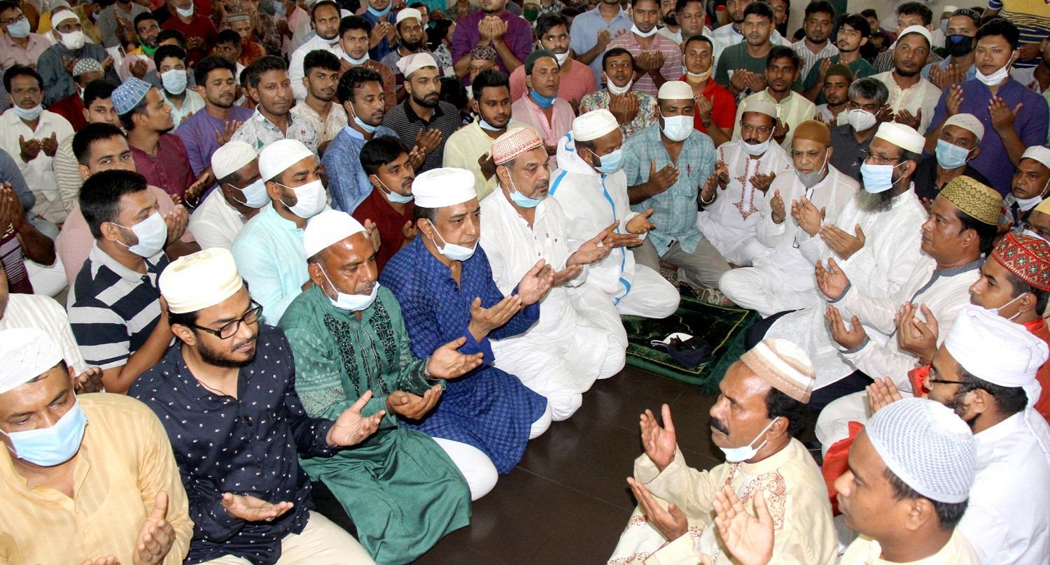 বগুড়ায় খালেদা জিয়ার জন্মবার্ষিকী উপলক্ষে বিএনপির মিলাদ-মাহফিল