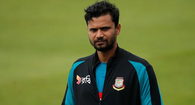 নড়াইলে ৭০০ এতিমের খাবারের ব্যবস্থা করলেন মাশরাফি