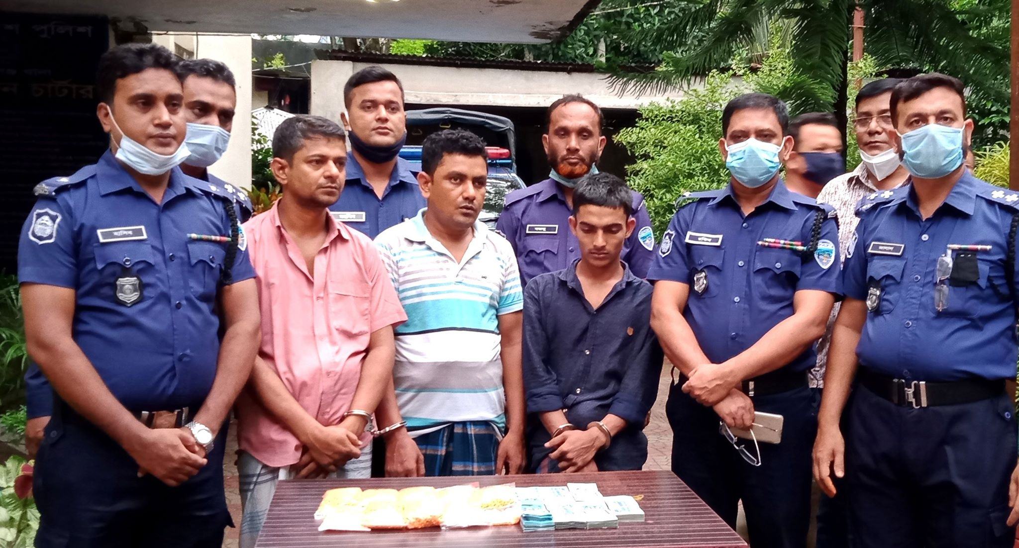 ফরিদগঞ্জে ইয়াবার সর্ববৃহৎ চালানসহ গ্রেফতার ৩