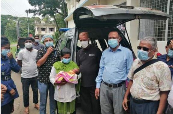 রাস্তায় সন্তান প্রসবকারী সেই নারীকে গাজীপুর সমাজসেবা আশ্রয়কেন্দ্রে স্থানান্তর