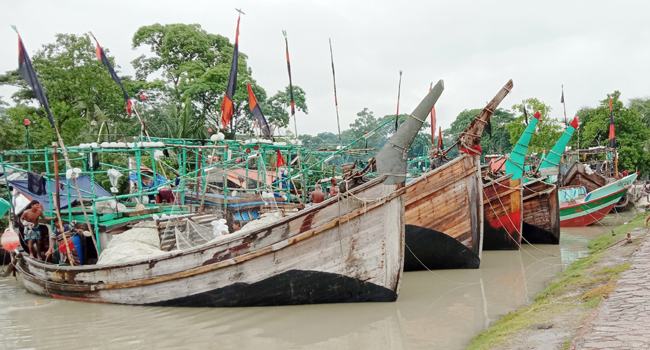 উত্তাল বঙ্গোপসাগর, নিরাপদ আশ্রয়ে জেলেরা