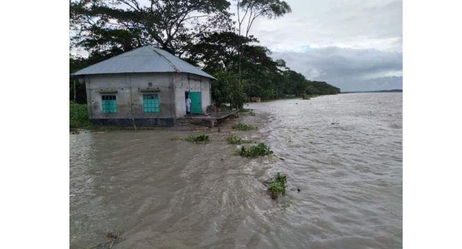ছৈলার ভাঙ্গনে বিলীন হতে চলেছে ভাঙ্গারমোনা গ্রাম