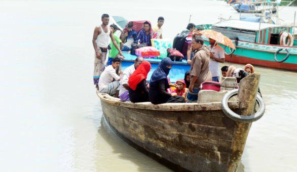 দুর্যোগ মৌসুমেও চলছে ঝুঁকিপূর্ণ নৌযান
