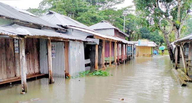 রাঙ্গাবালীতে পানিবন্দি হাজারো মানুষ
