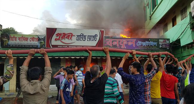 বান্দরবানে বার্মিজ মার্কেটে আগুন