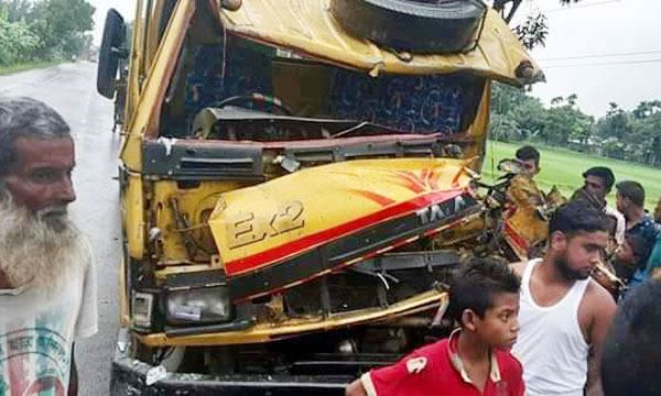 নান্দাইলে সড়ক দুর্ঘটনায় গরু ব্যবসায়ী নিহত, আহত ৪ জন