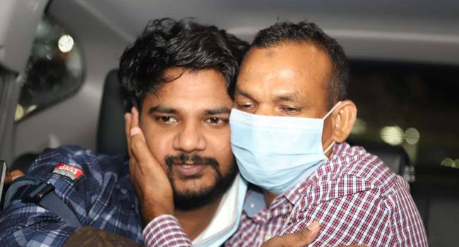 বাবা-মায়ের বুকে ফিরলেন সেই রায়হান কবির