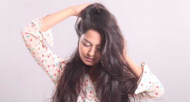 যে ‘হেয়ার মাস্ক’ বর্ষায় চুল ঝরা বন্ধ করে