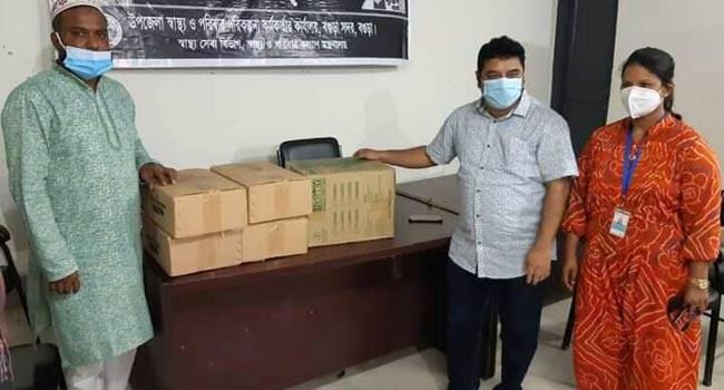 বগুড়া সদরের এমপি বিএনপি নেতা সিরাজের স্বাস্থ্য সুরক্ষা সামগ্রী প্রদান
