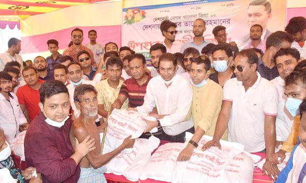 সারিয়াকান্দিতে বেসরকারি মেডিক্যাল ও ডেন্টাল কলেজ ছাত্রদলের বন্যার্তদের মাঝে উপহার সামগ্রী বিতরণ