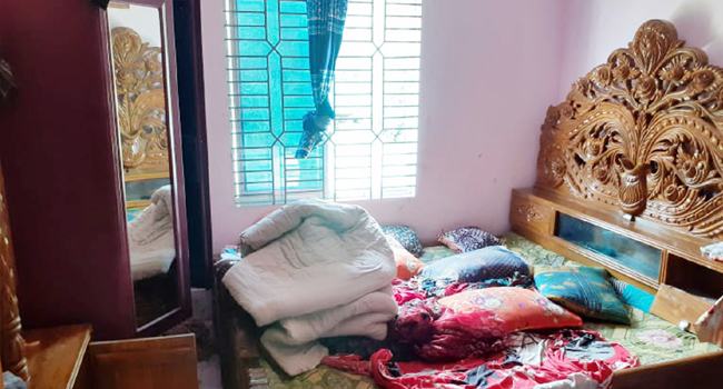 মিরসরাইয়ে নগদ টাকা ও স্বর্নালংকারসহ ১৫ লক্ষাধিক টাকার মালামাল লুট