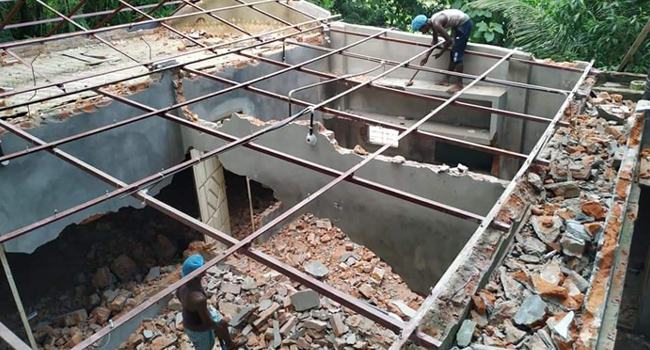 ইয়াবা ব্যবসায়ীর বাড়ি গুড়িয়ে দিলো প্রশাসন