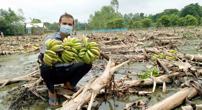 বন্যার পানিতে ভেসে গেছে তরুণ উদ্যোক্তা রাসেলের স্বপ্ন