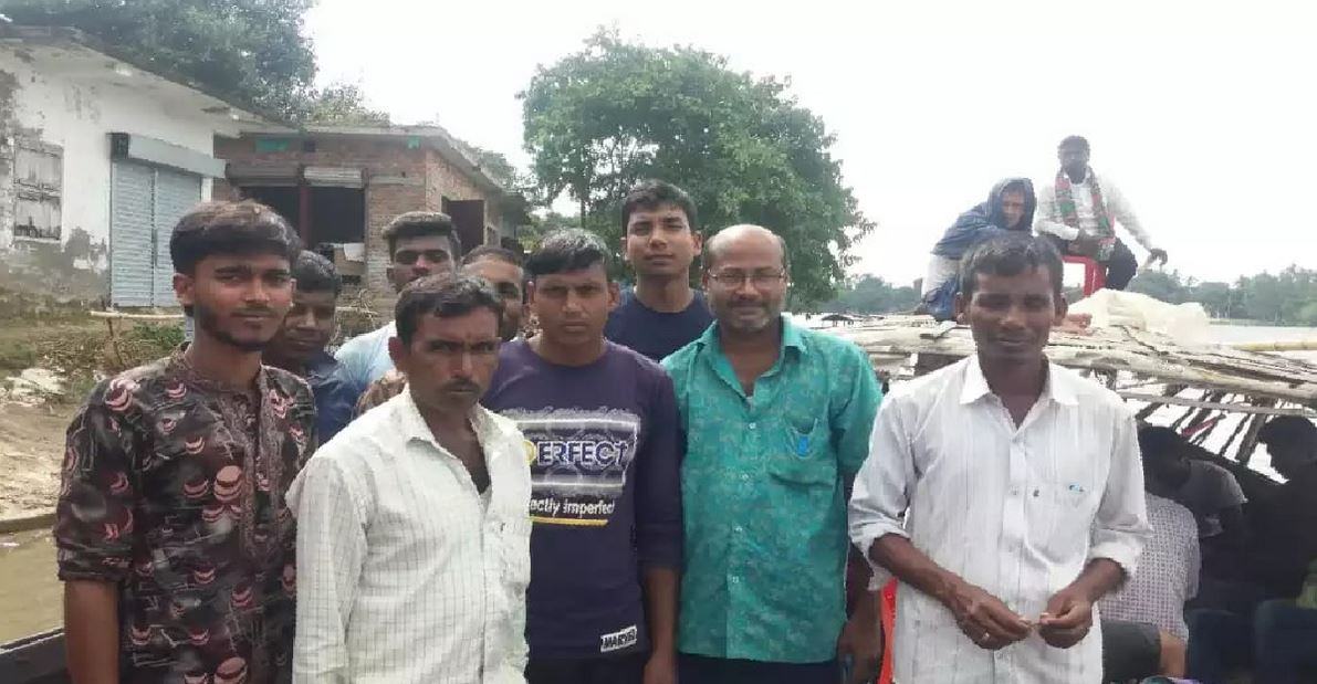 চলনবিলে হারিয়ে যাওয়া ৪০ পর্যটক উদ্ধার