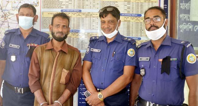 মঠবাড়িয়ায় ১ কেজি গাঁজাসহ মাদকব্যবসায়ী আটক ১