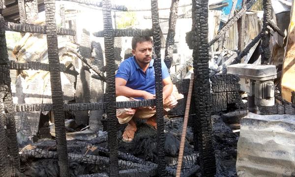 পাথরঘাটায় দোকান পুড়ে ২৫ লাখ টাকার ক্ষতি