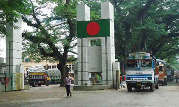 আশুরায় বেনাপোল বন্দরে আমদানি-রফতানি বন্ধ