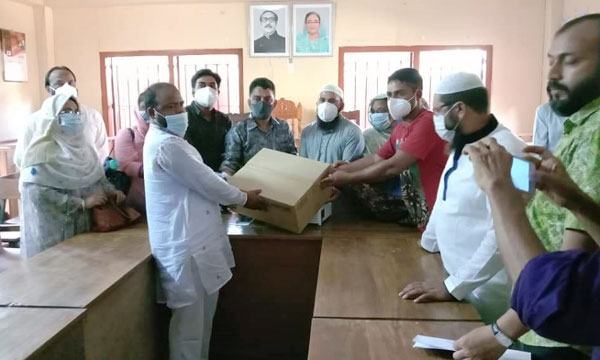 সোনারগাঁওয়ে ১০ স্কুলে মাল্টিমিডিয়া প্রজেক্টর বিতরণ