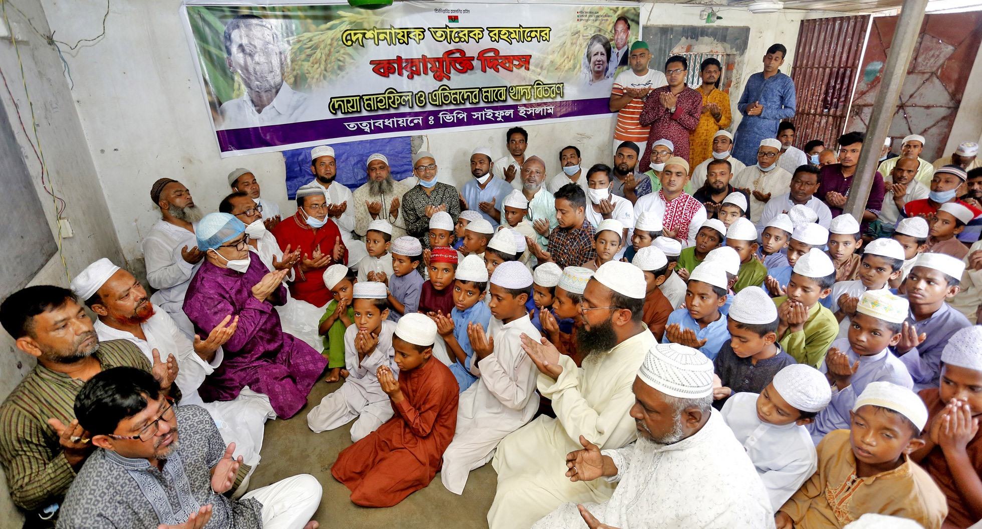 বগুড়ায় বেগম জিয়া ও তারেক রহমানের সুস্থতা কামনায় দোয়া