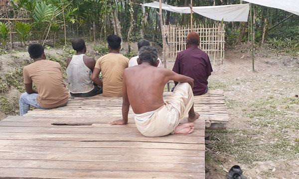 লাশ চুরি ঠেকাতে কবরের পাশে পাহারায় স্বজনরা