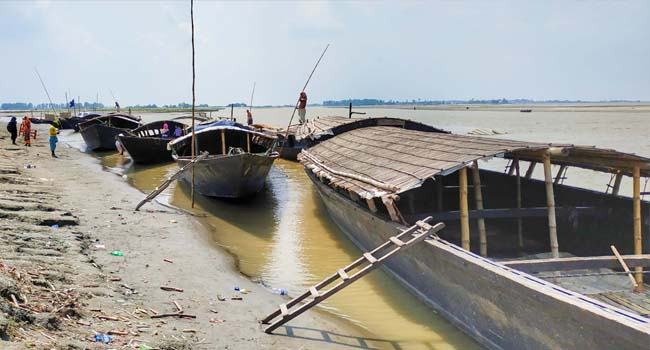 রৌমারী-রাজিবপুর থেকে নৌকা ভাড়া বৃদ্ধি ভোগান্তিতে সাধারণ মানুষ