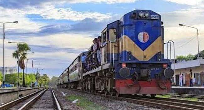 ৫ মাস ১০ দিন পর খুলনা-বেনাপোল ট্রেন চলাচল শুরু