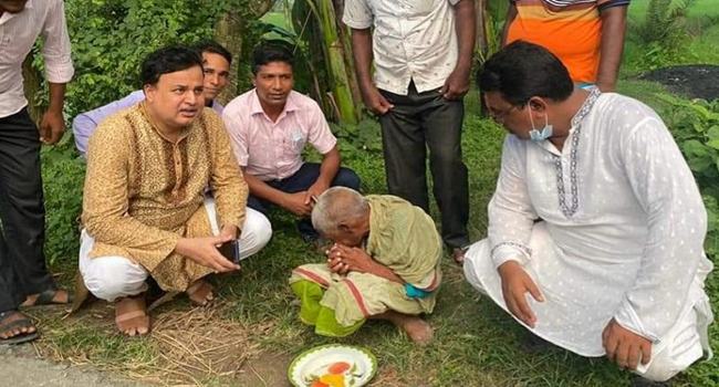 অন্ধ ভিক্ষুকের দায়িত্ব নিলেন এমপি মোশারফ