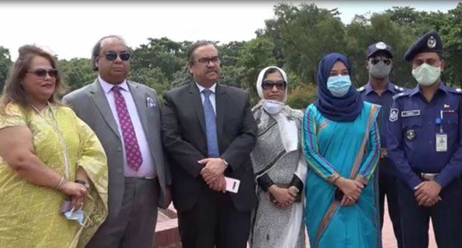 জাতীয় স্মৃতিসৌধে নব নিয়োগপ্রাপ্ত বিচারপতিদের শ্রদ্ধা নিবেদন