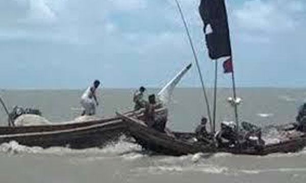 হাতিয়ায় সাগরে দু’টি ইলিশের ট্রলারে ডাকাতি, ১০ লাখ টাকার মালামাল লুট