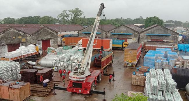 বেনাপোল বন্দরে হুমকির মুখে আমদানি-রফতানি বাণিজ্য