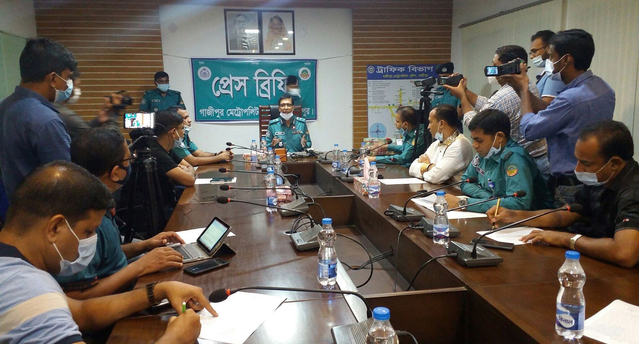 গাজীপুরে চীনা কারখানায় ডাকাতি, ৪ ডাকাত গ্রেফতার, ৭৫ লাখ টাকা উদ্ধার